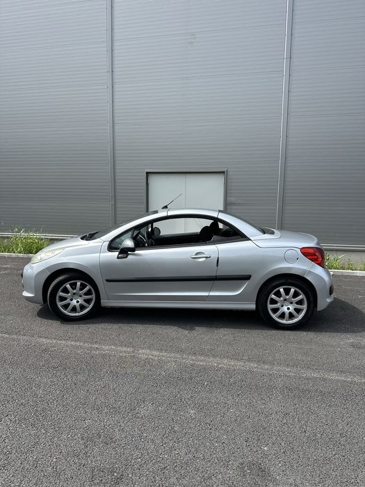 Vând Peugeot 207cc