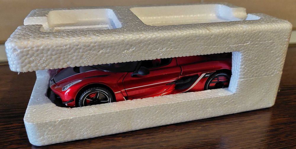 Koenigsegg Jesko Attack 1:24 Cadou Craciun Macheta Colectable NOUA