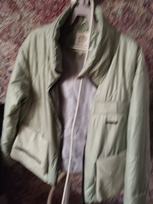 Зелёная куртка весенняя