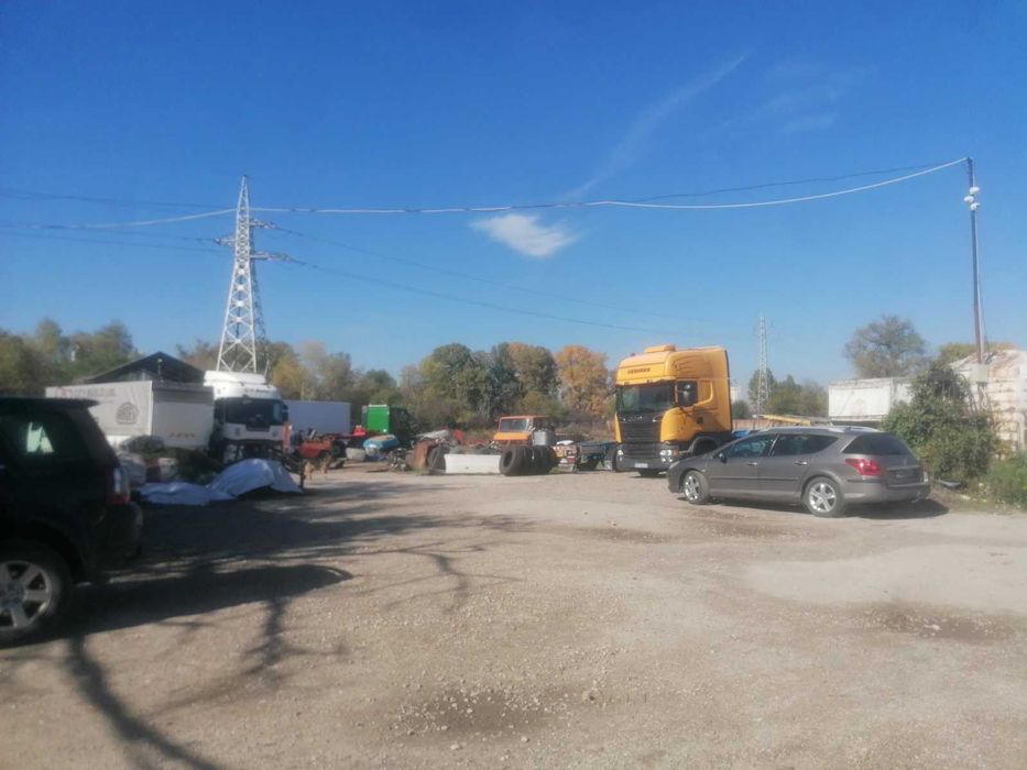 Паркомясто за строителна техника и камиони