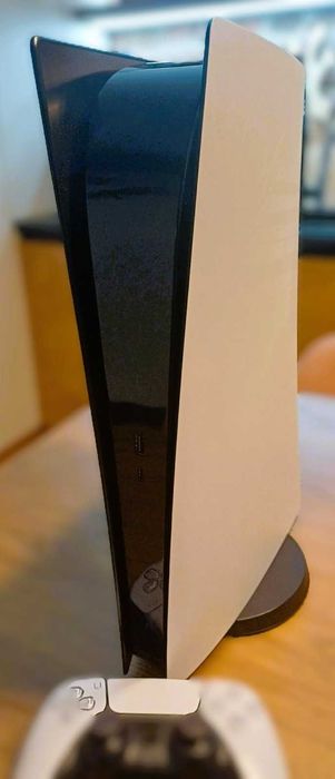 PlayStation 5 Digital Edition + 2 джойстика + зарядна станция