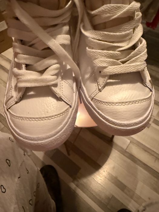 Vand adidasi Nike