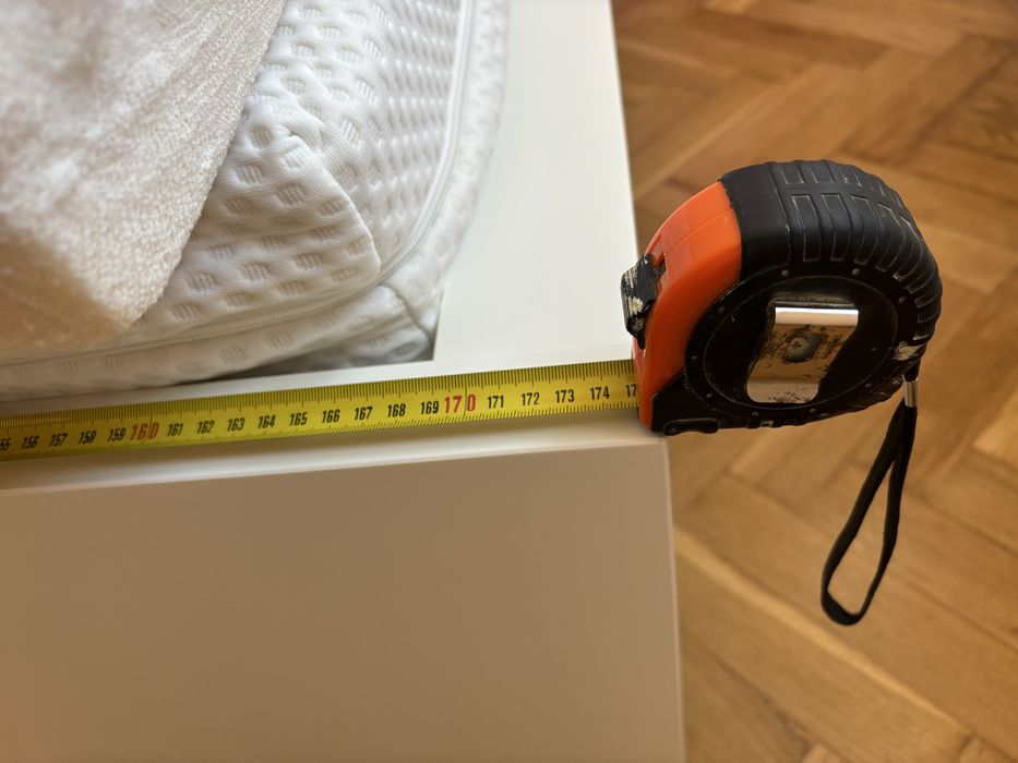 Pat matrimonial alb Ikea Malm cu depozitare, saltea confortabila ikea