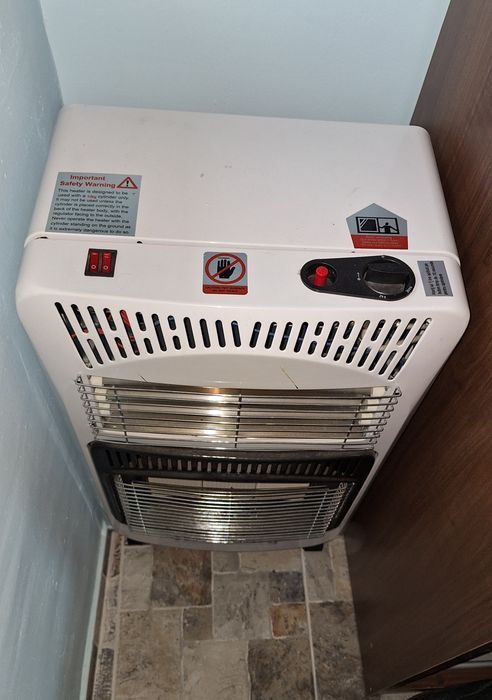 Sobă pe gaz ( butelie GPL) + încălzire electrica