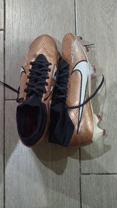Бутсы Nike и Adidas
