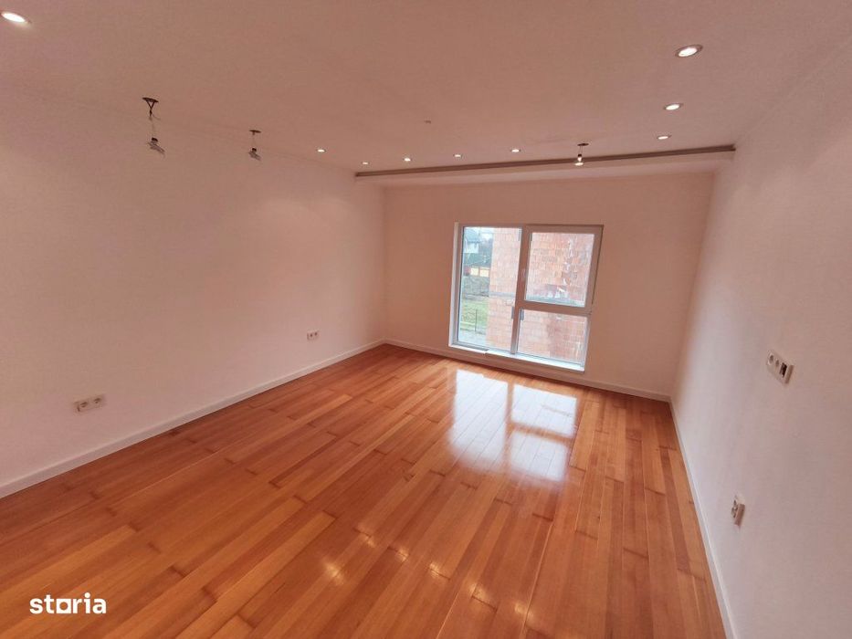 Apartament de vânzare 4 camere, Strada Victoriei, Baia Mare Complex re