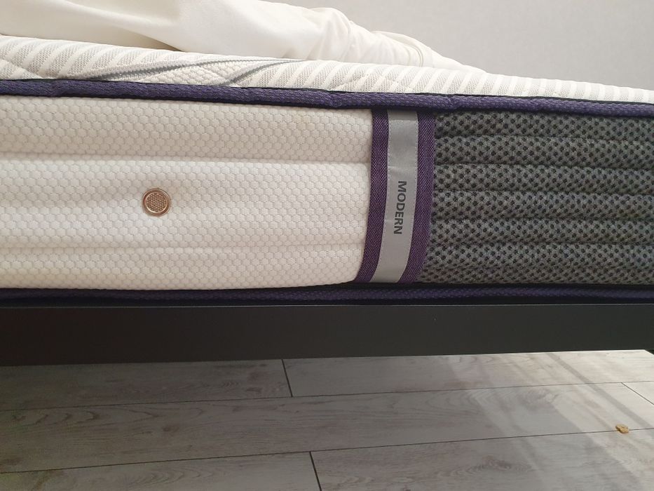 Кровать с матрасом