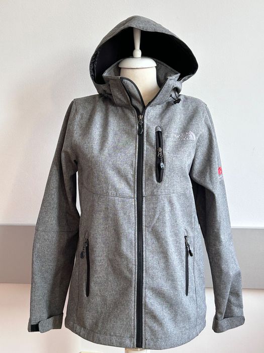 The north face хубаво сиво дамско яке тип Софт Шел