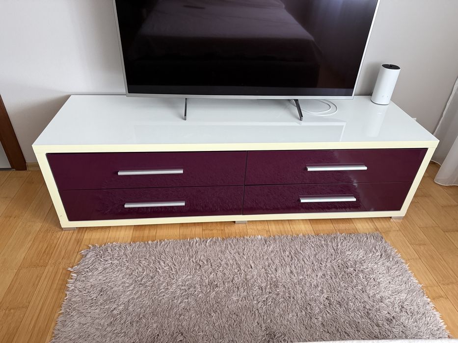 Comodă / mobilier TV cu sertare – alb cu mov