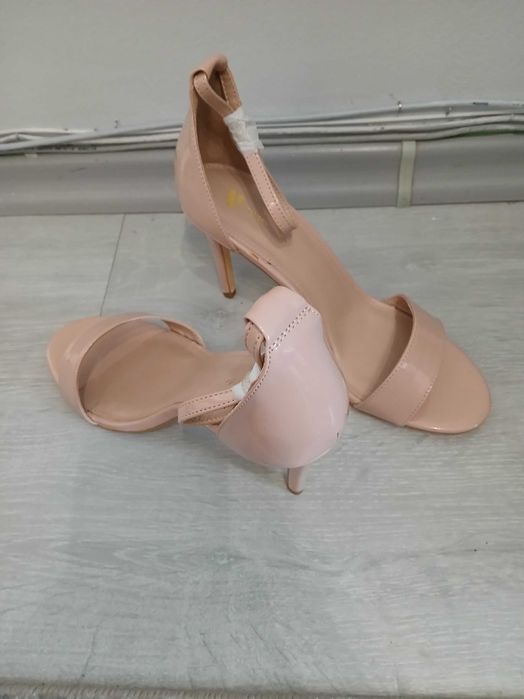 Дамски обувки чисто нови