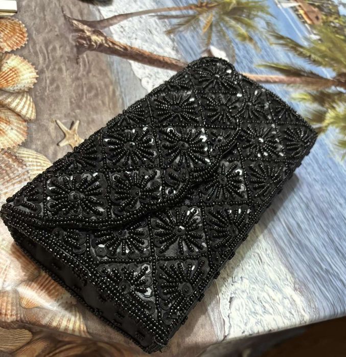 Малко бижу с пайети.