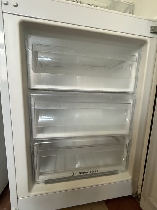 Продается холодильник Indesit  No Frost 290л/185см