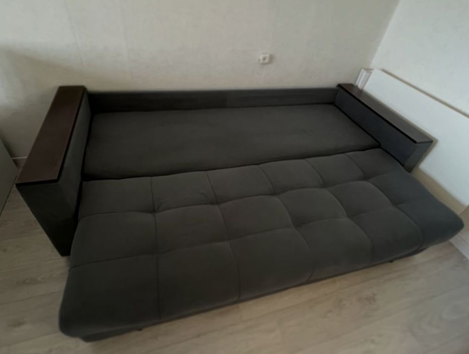 Продаем диван обивка  Велюр