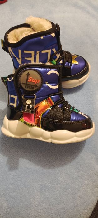 Продам детские сапоги