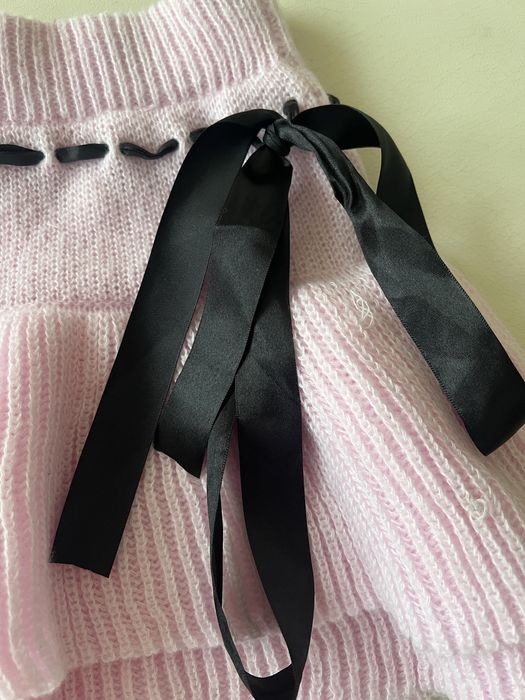 Розова поличка с панделка