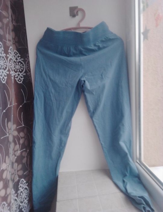 Pantaloni de trening