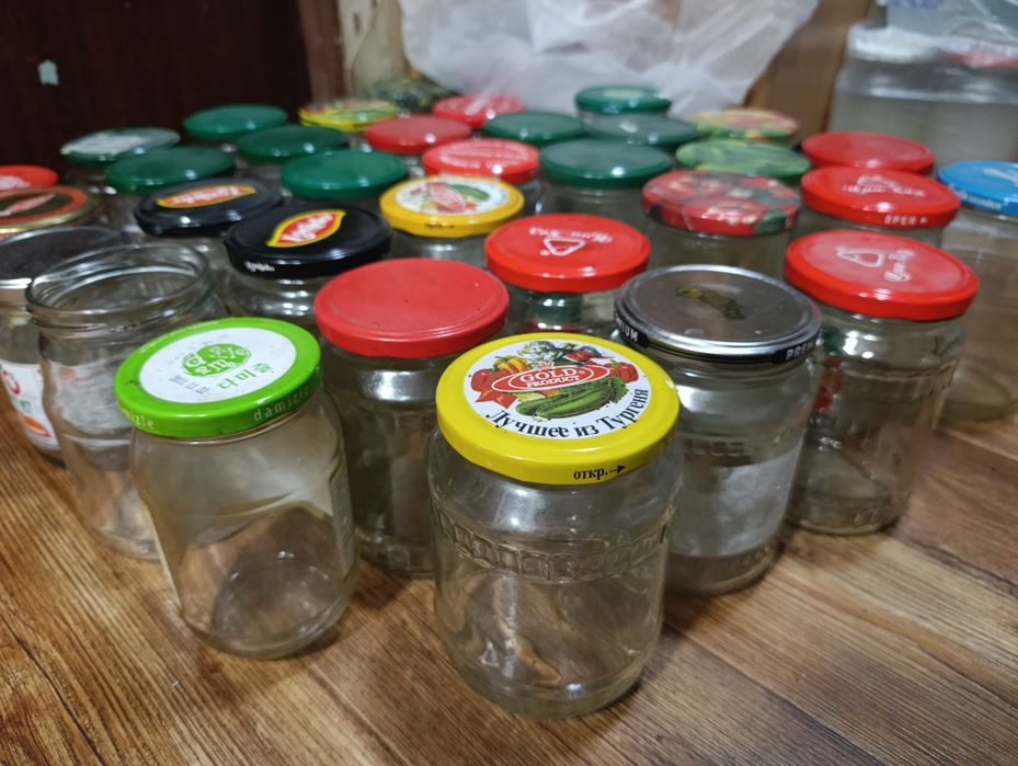 Банки с крышками