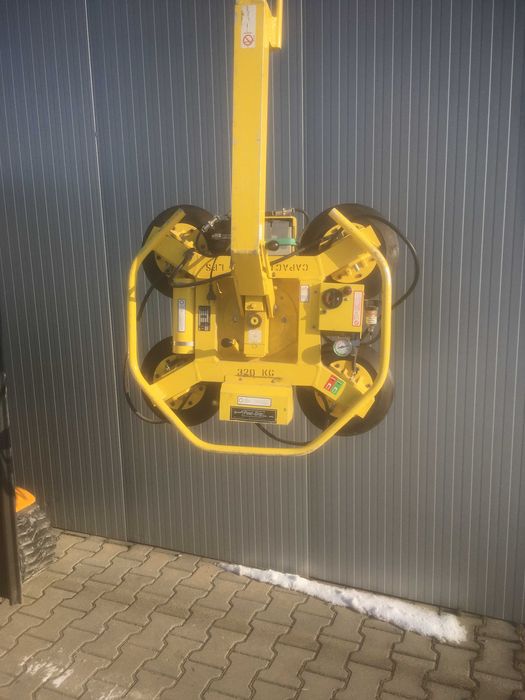 Dispozitiv de manipulat / ridicat sticla.