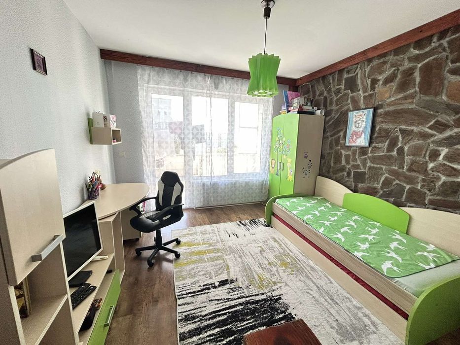 Продава се Четиристаен апартамент в Варна, Окръжна болница - 99 кв.м за 2021 €/кв.м - Снимка #1