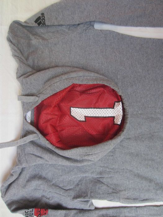Hanorac Adidas,masura M , Chicago, gluga, stare f.buna.