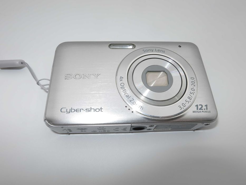 Sony Cyber-shot DSC W310 ултра компактен фотоапарат в сребърен метален корпус, цифрова камера в чудесно състояние, пълен комплект, работи отлично