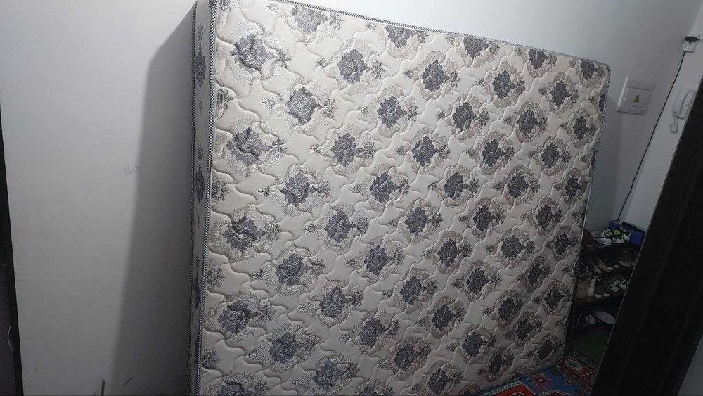 Отдам матрас (двухспальный) даром