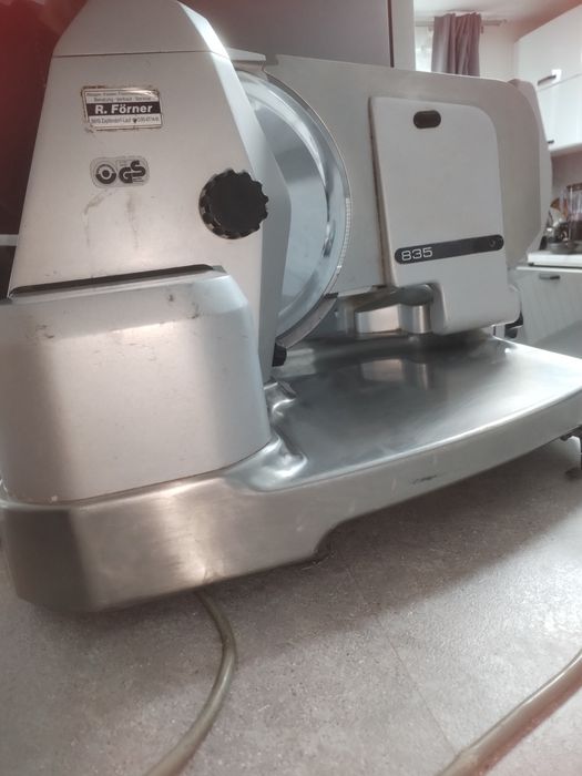 Професионална слайс машина Berkel 835. Диаметър на ножа 29см.