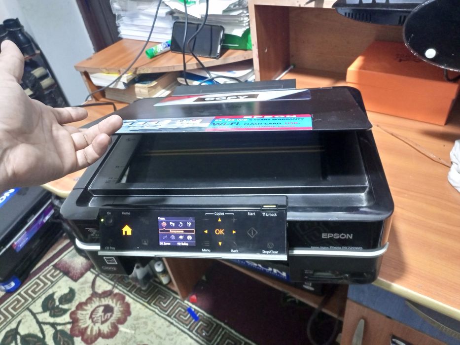 6 ta Rangli Epson 720 Wi Fili simsiz masofadan ishlidi Rasmdagilar bor