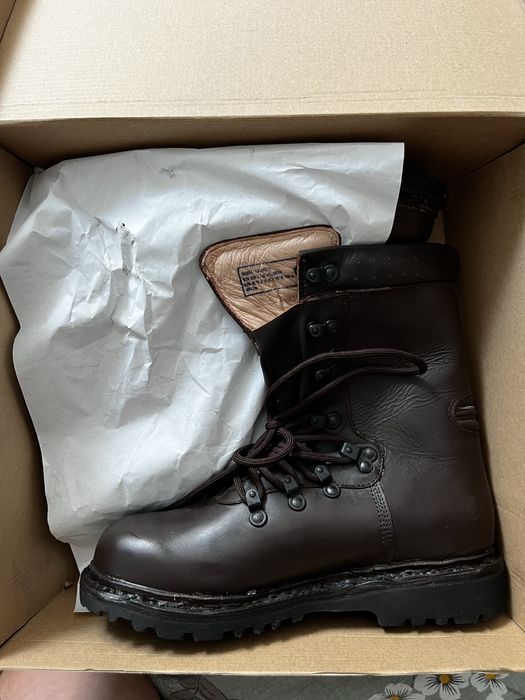 Ținută militară si bocanci de iarna