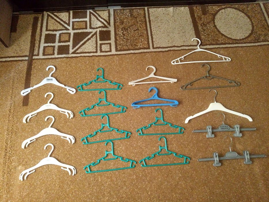 Вешалки для детской и взрослой одежды. Все за 1000.