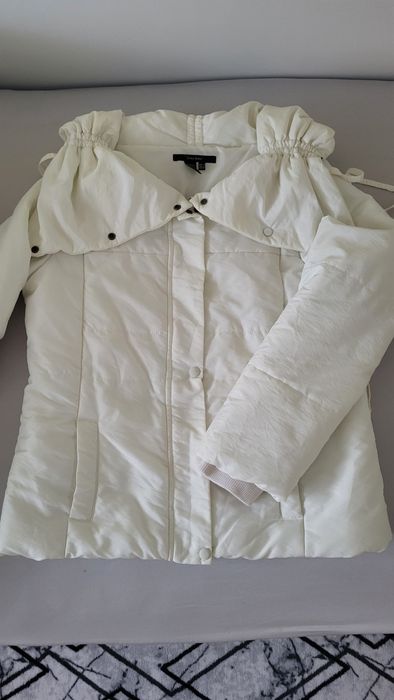 Дамско бяло яке на Zara