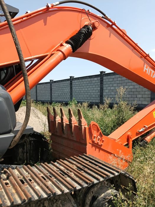 Hitachi ZX200  колёсный экскаватор