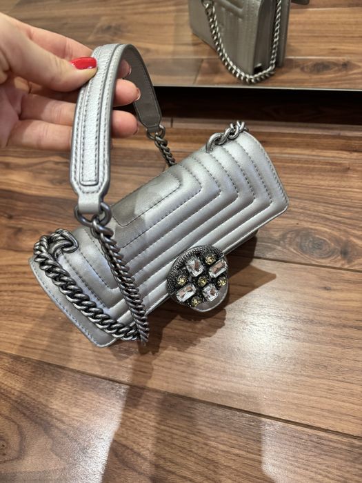 Луксозна кожена чанта PINKO в сребристо