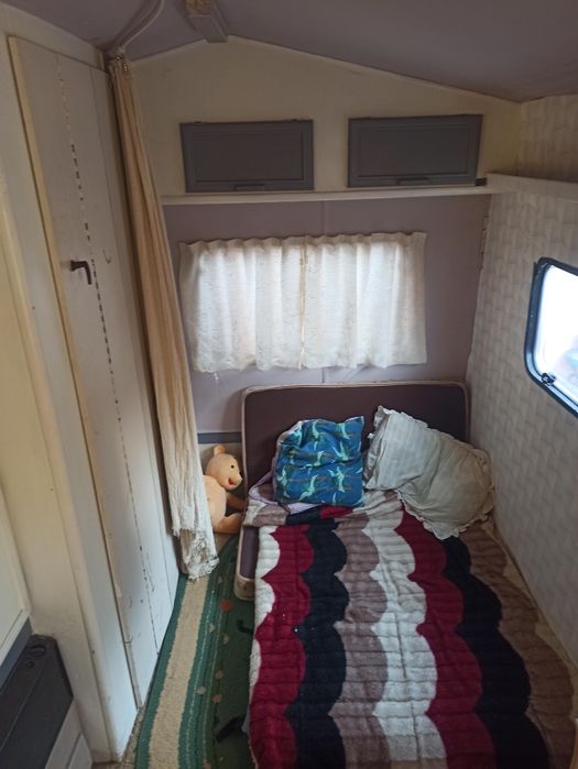 Vând rulotă sau schimb cu remorcă cort