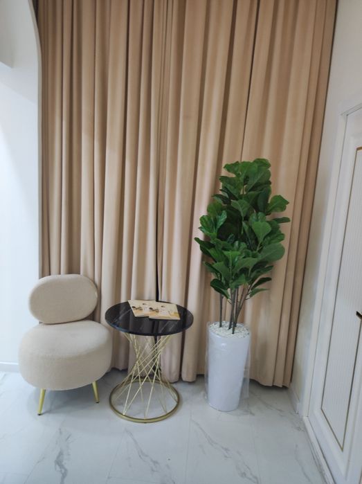 Искусственный цветы и деревья