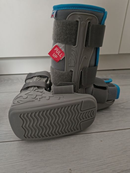 „Orteză tip gheată pentru copii (walker boot)