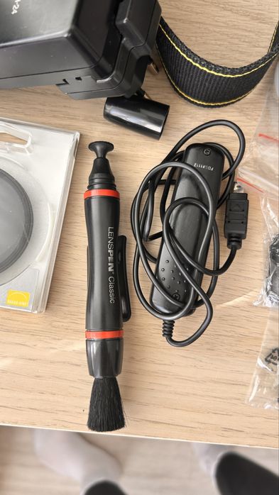 Nikon D3100 с китов обектив и аксесоари