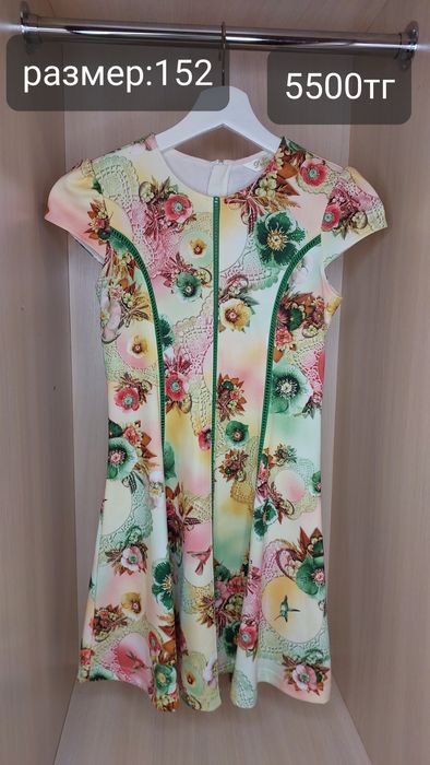 Фирменное платье с Deloras