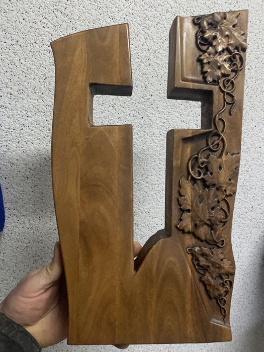 Дърворезба на стилизиран кръст