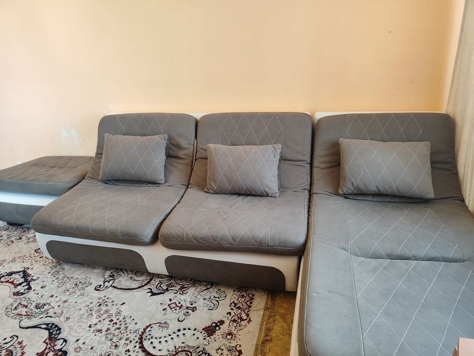 Продаётся отличный диван.