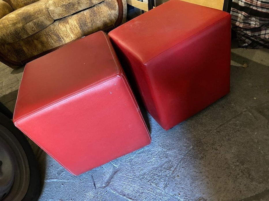 Пуфики  ( кожгалантерея)