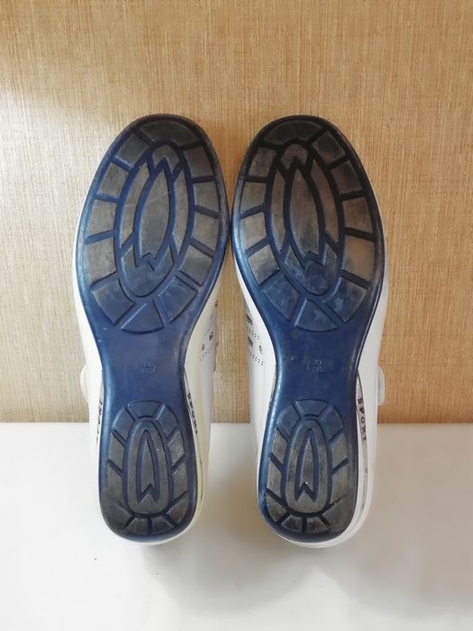 Школьные кроссовки, кеды.