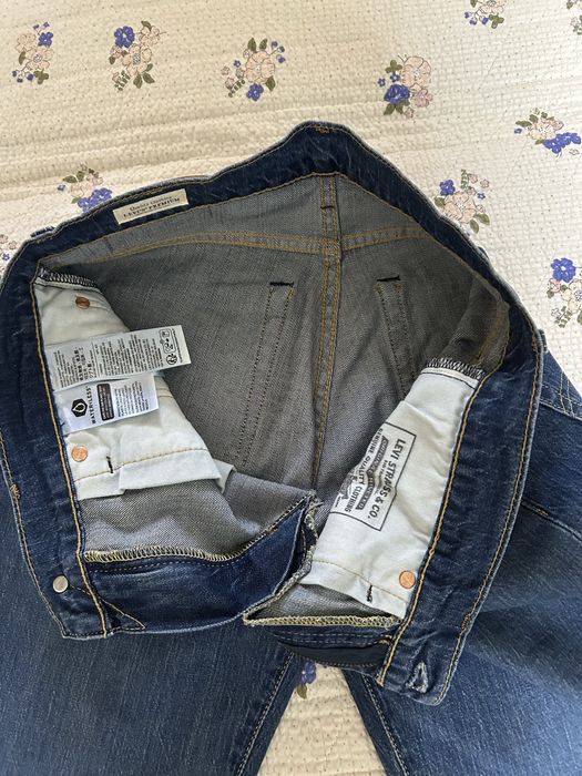 Продам оригинальные джинсы Levi Strauss & CO
