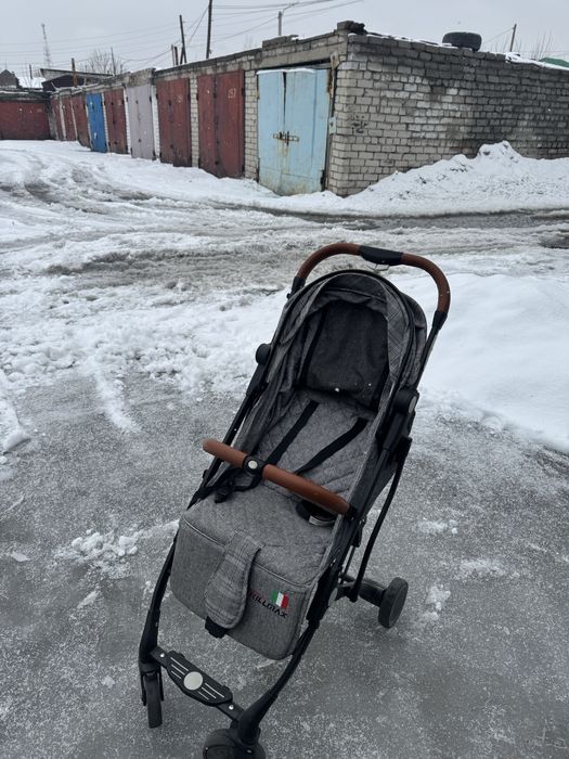 Прогулочная коляска