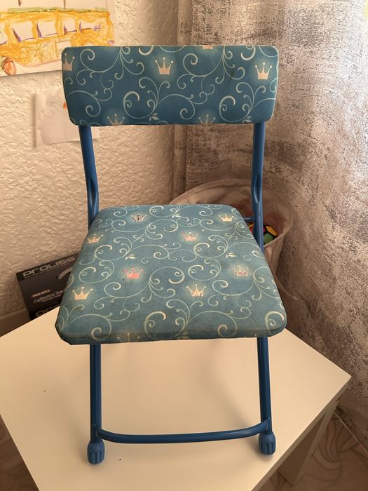 Продам стул детский