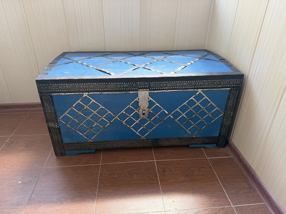 Сундук дерево продам срочно