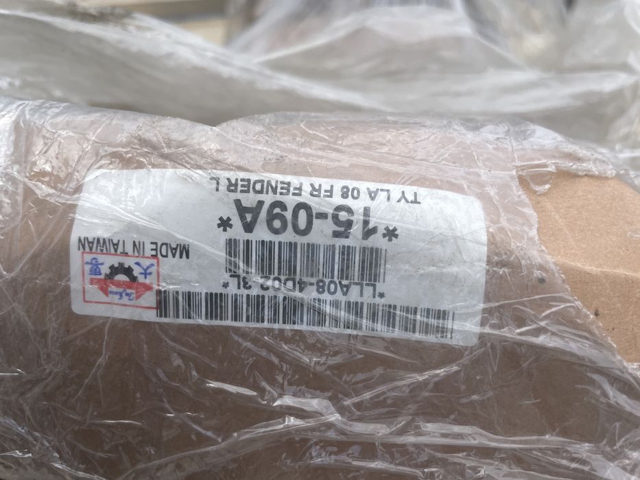 Продам крыло на тойоту