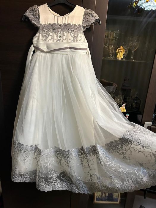 Продам красивое детское платье в пол