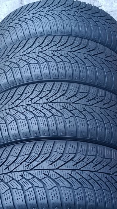 205/60/16 Kumho .