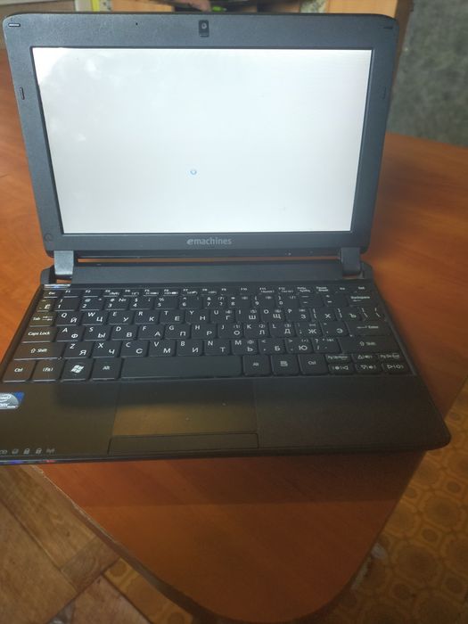 Продам ноутбук emachines